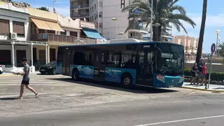 El ruido de los autobuses indigna a los vecinos del Faro de Cullera un verano más