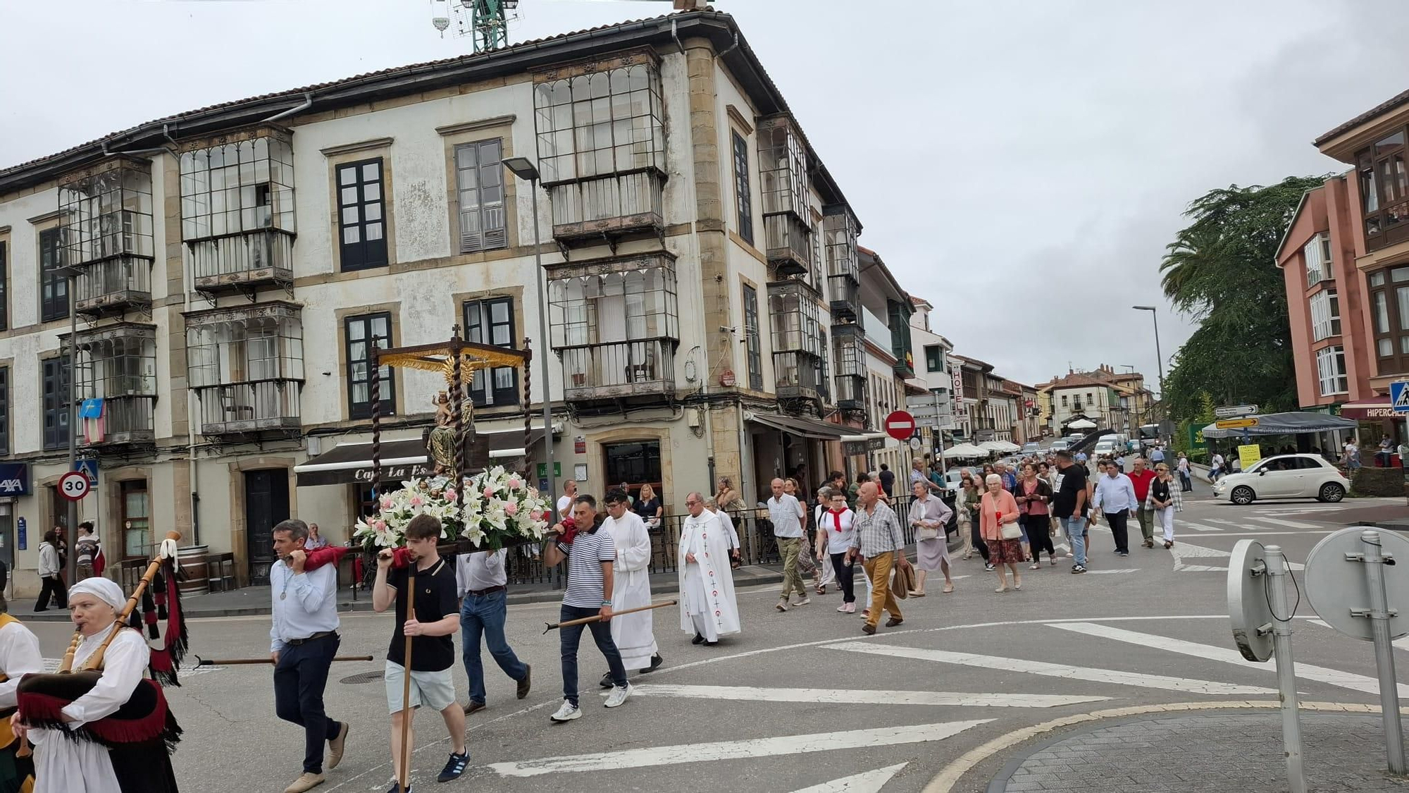 Procesión de Nuestra Señora de Loreto en Colunga