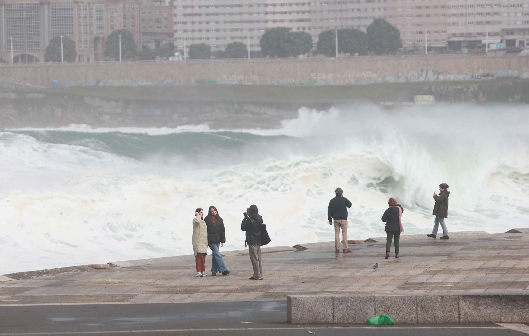 Olas de hasta 8 metros de altura en el litoral coruñés