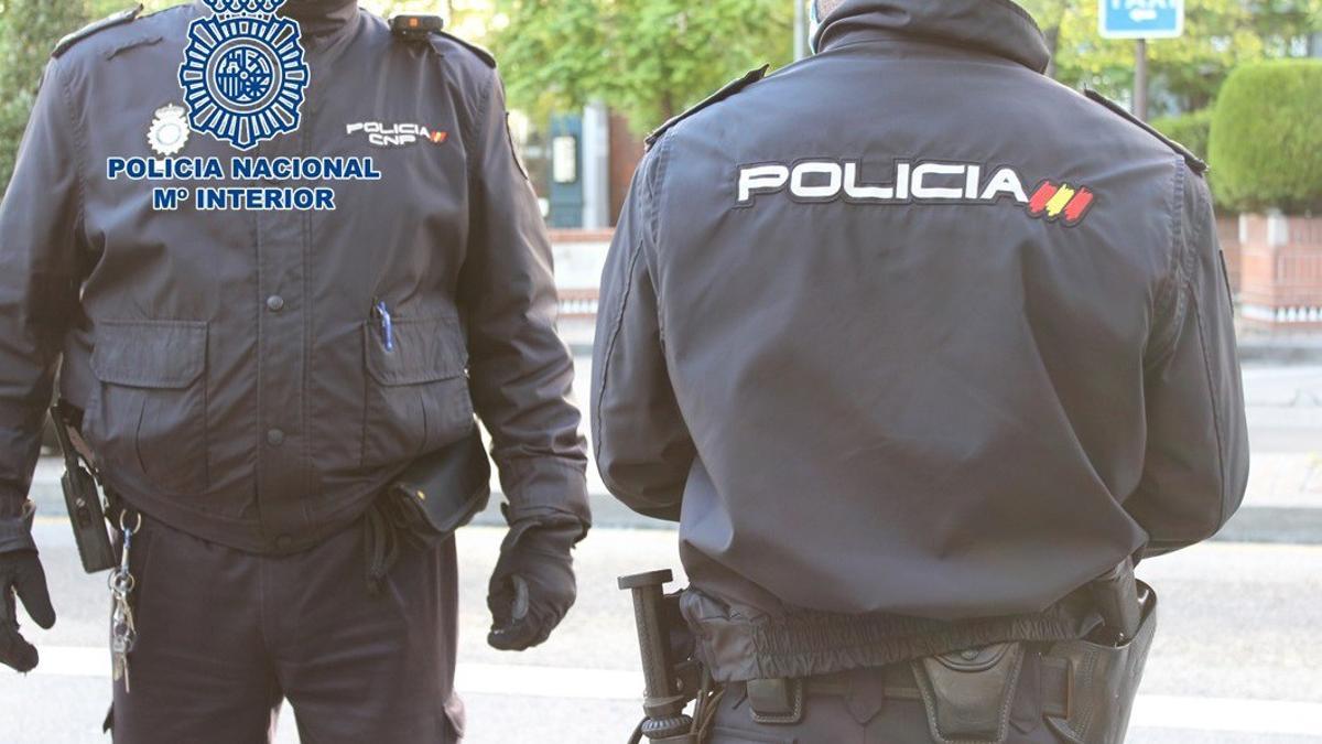 Agentes de Policía Nacional.