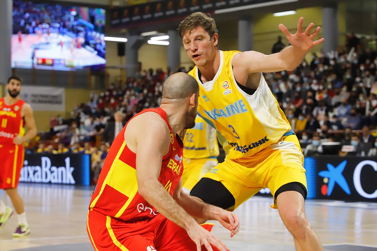 Las imágenes del partido de baloncesto España-Ucrania en Vista Alegre