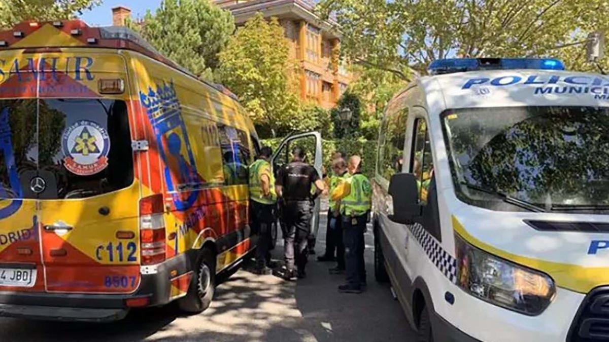 Vehículos de emergencias, en el lugar del atropello en Aravaca (Madrid)