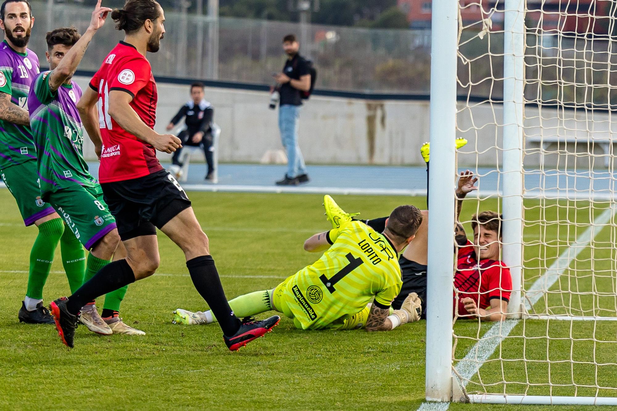 La Nucía deja escapar la victoria con un gol en el 99’. El árbitro sale escoltado tras una tangana final