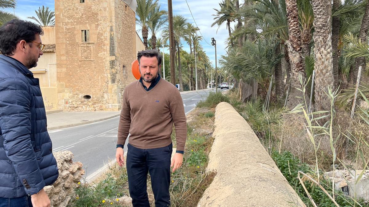 Pablo Ruz, reconociendo una infraestructura hidráulica en Elche