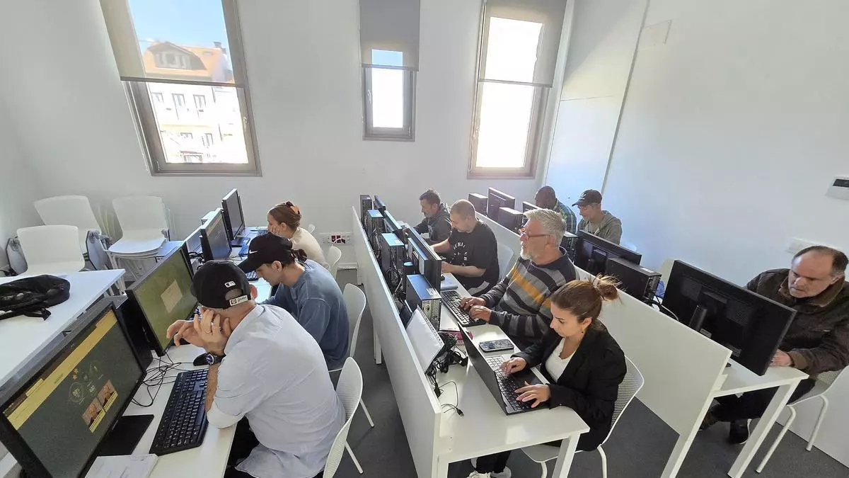 La Xunta convoca ayudas para fomentar la participación de personas desempleadas en cursos: hasta 25 euros diarios para desplazarse al centro de formación