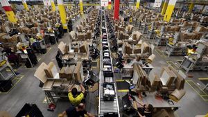 zentauroepp42522631 workers process purchased orders at a packaging area inside 190913174100