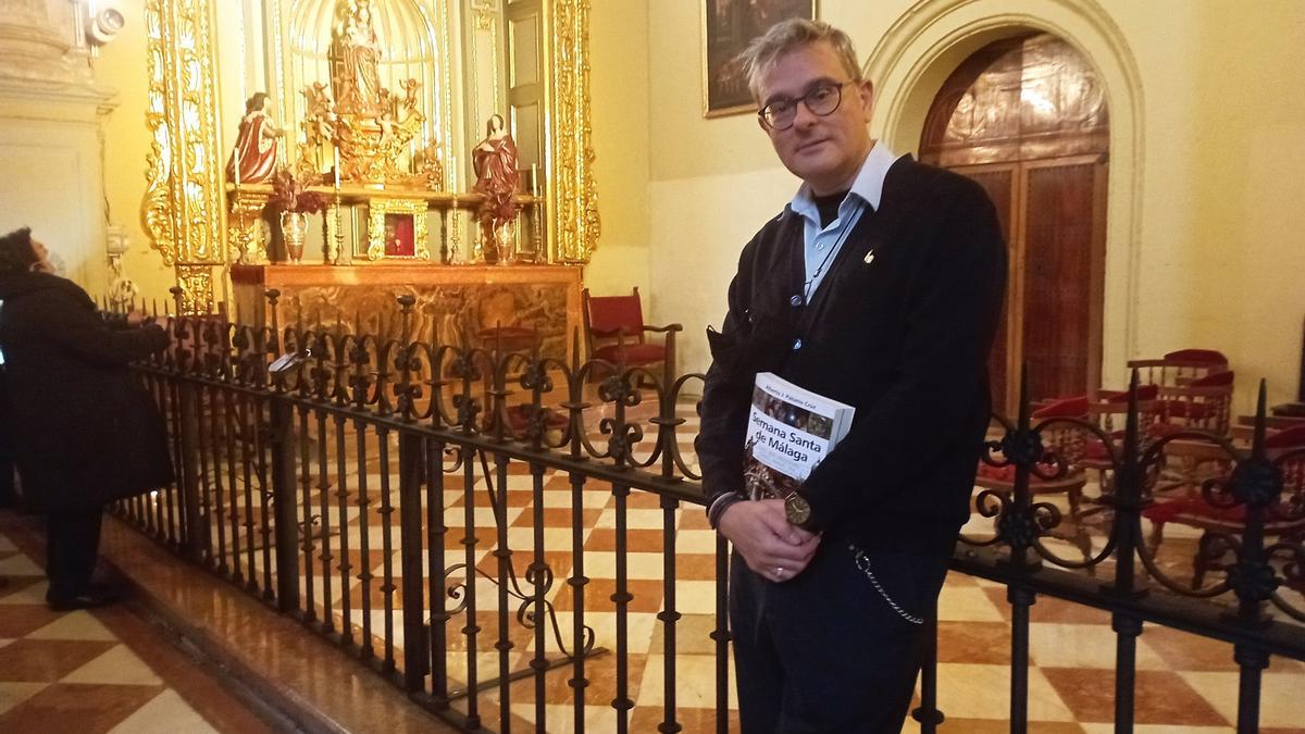 Alberto Palomo, con su nueva obra, el mes pasado en la Catedral de Málaga.