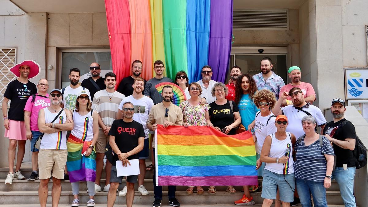 En la imagen, celebración del día del Correbandera y lectura del manifiesto en favor del colectivo LGTBI Q+ en l’Alcora.