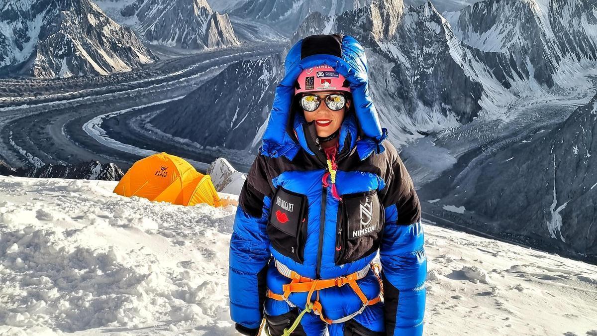 El glaciar del Baltoro serpentea en el Karakorum en un campo de altura en la ascensión de Stefi Troguet al K2.