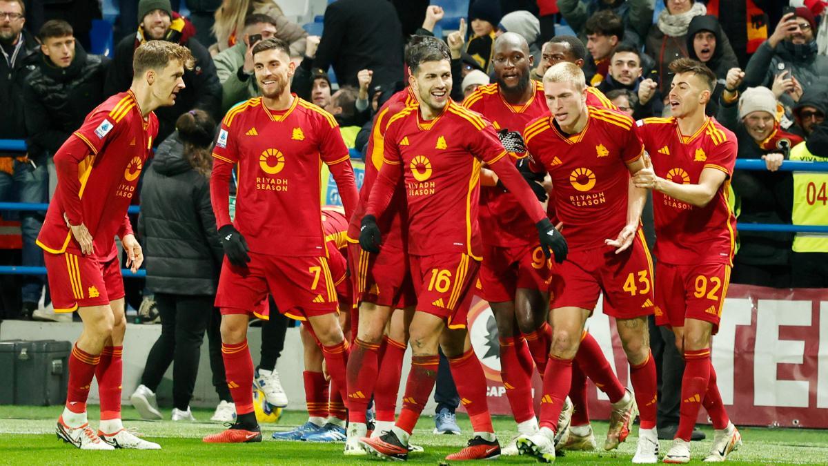 Los jugadores de la Roma celebran un gol contra el Sassuolo