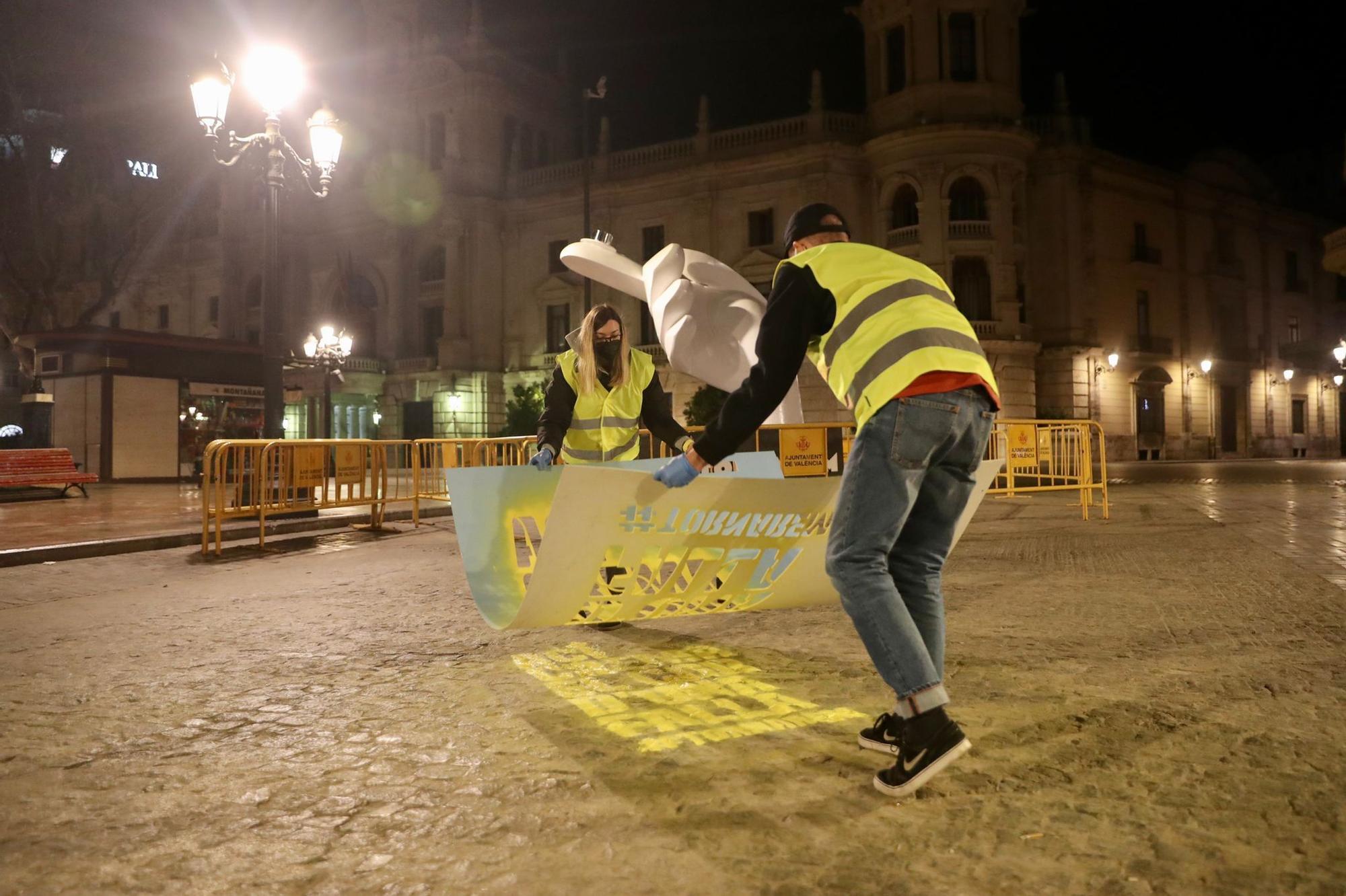 Así ha sido la pintada de Fallas en las calles de València