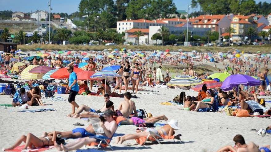 Ante la playa de Baltar se llegan a pedir hasta 3.400 euros por metro cuadrado. // G. Santos