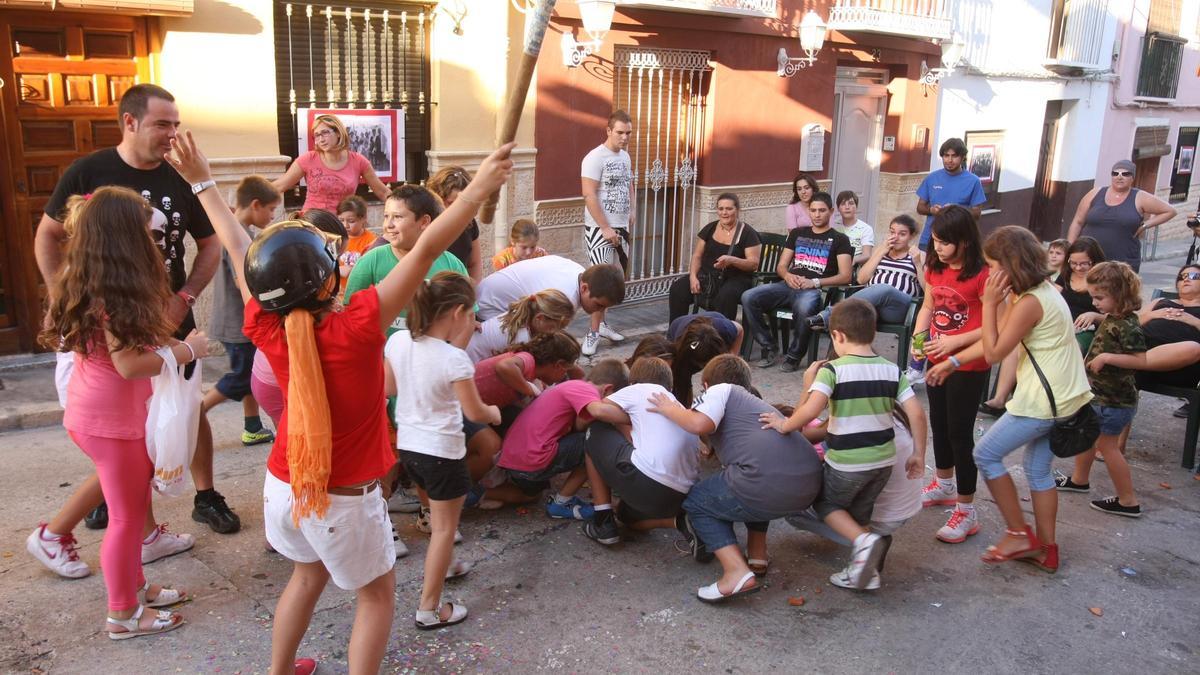 Imagen de archivo de una &quot;festa de carrer&quot; en Xàtiva.