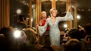 La pareja protagonista de la serie Hacks, ganadora en los Emmy del premio a mejor serie de comedia.