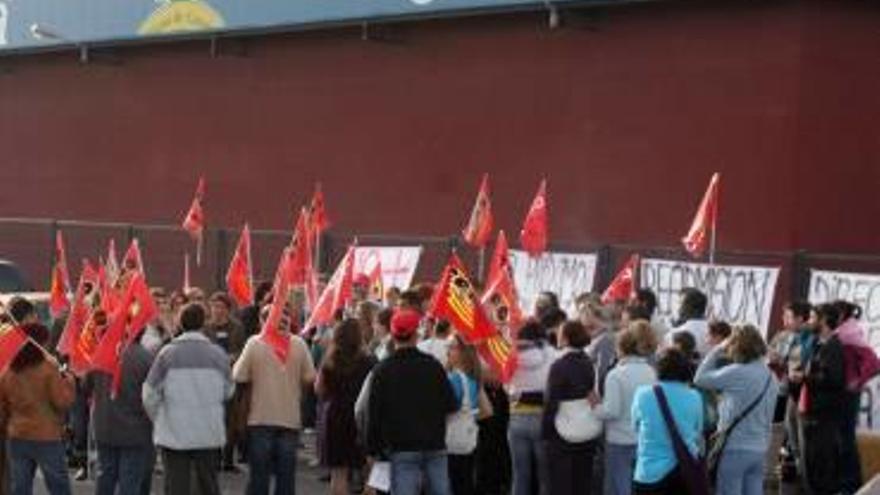 Imagen de archivo de una protesta de trabajadores ante el almacén de Maset.
