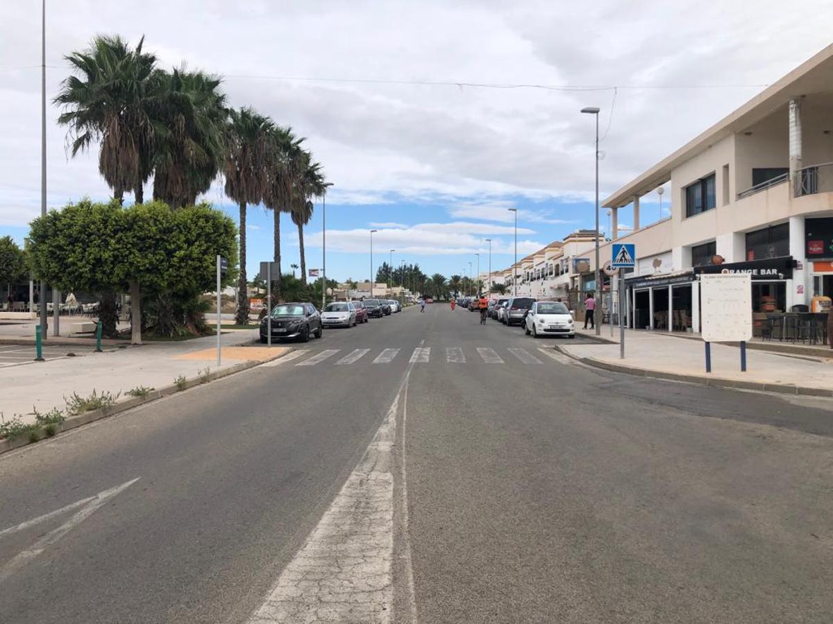 Una calle de la urbanización Entrenaranjos de Orihuela.