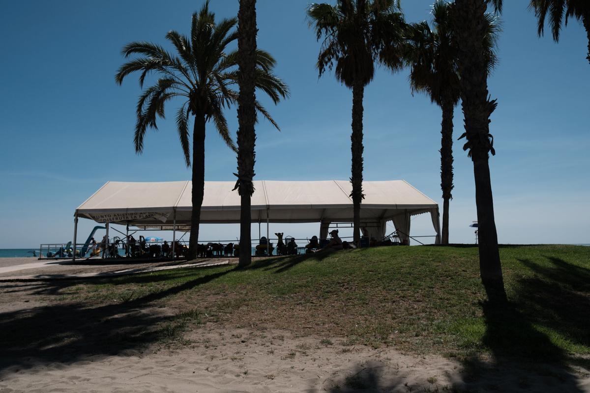 Baño asistido a personas con discapacidad, en la Misericordia