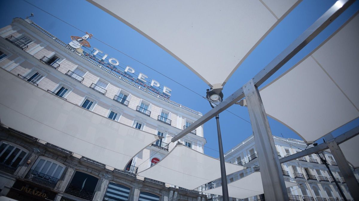 Almeida mantendrá los toldos en la Puerta del Sol por ser una solución "satisfactoria" a nivel "estético" y "climatológico"