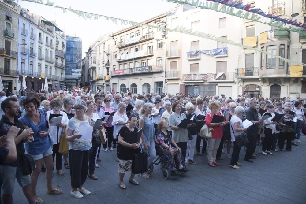 Una Flama del Canigó reivindicativa encén la fogue