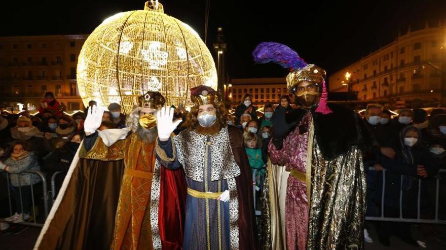 Los Reyes finalizaron su recorrido en la plaza del Pilar | JAIME GALINDO