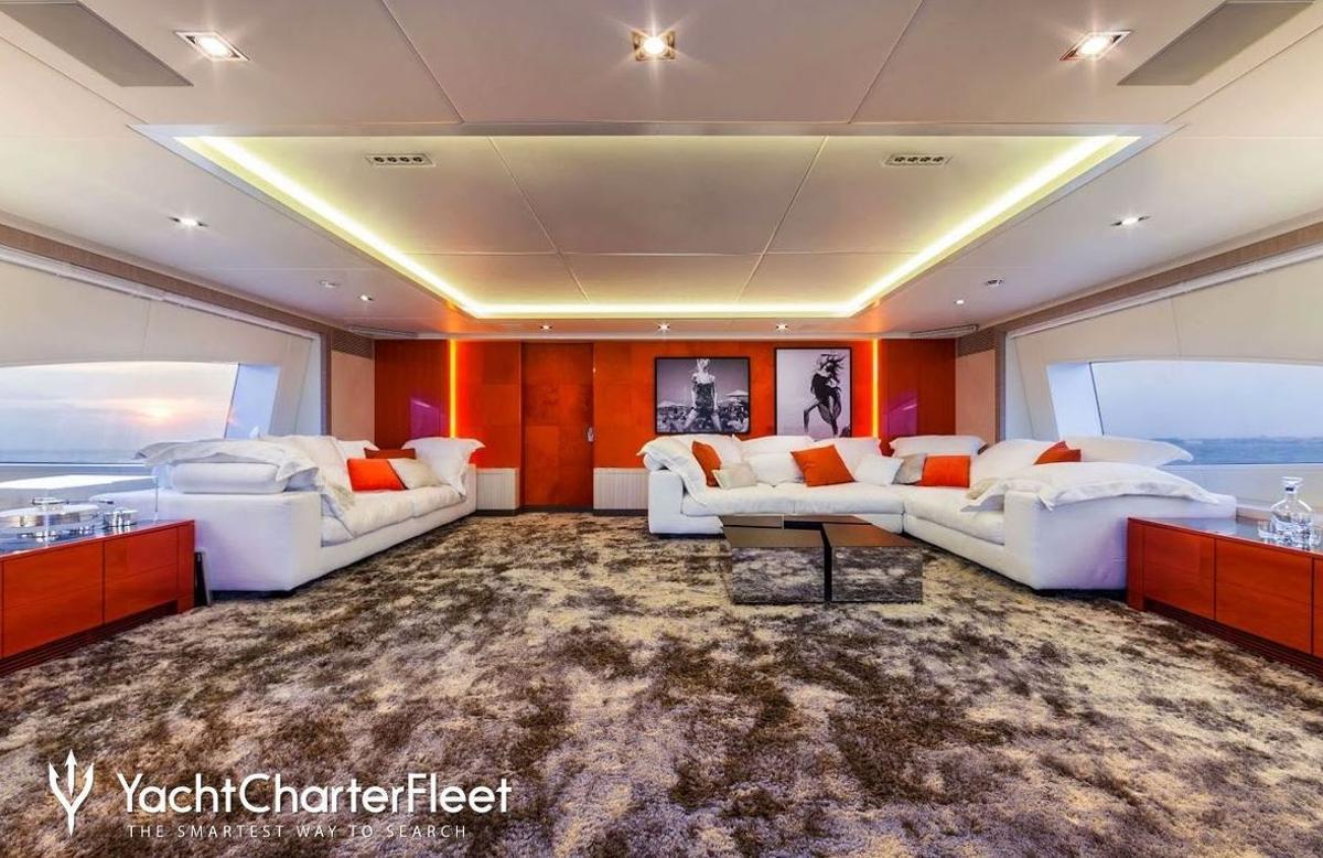 ¿Quieres ver por dentro un superyate de unos 45 millones de euros que está atracado en Ibiza?