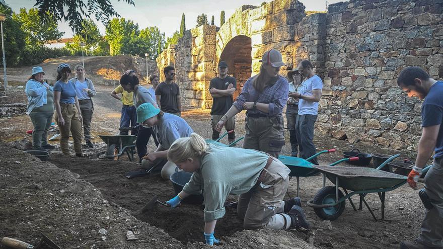 Estudiantes de arqueología de Nueva Zelanda excavarán este verano en Mérida