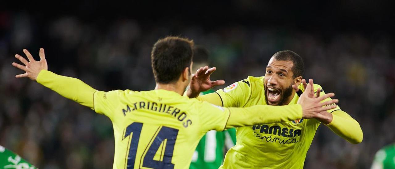 Etienne Capoue celebra el 0-2 del Villarreal ante el Betis.