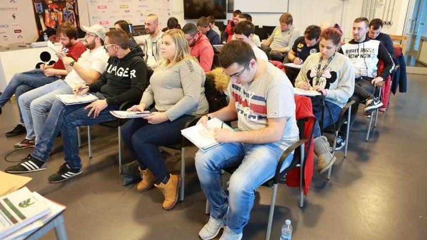 Asistentes al curso de copilotaje de Lalín-Deza. // Bernabé