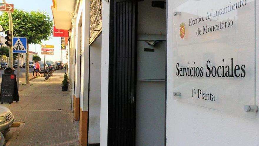 La Agrupación de Municipios de Monesterio renueva convenio para mantener los Servicios Sociales