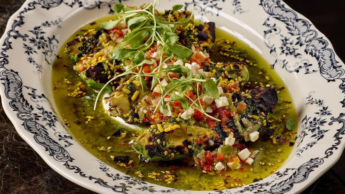 El aguacate de Málaga a la brasa del restaurante Leña, del Hotel Grand Hyatt.