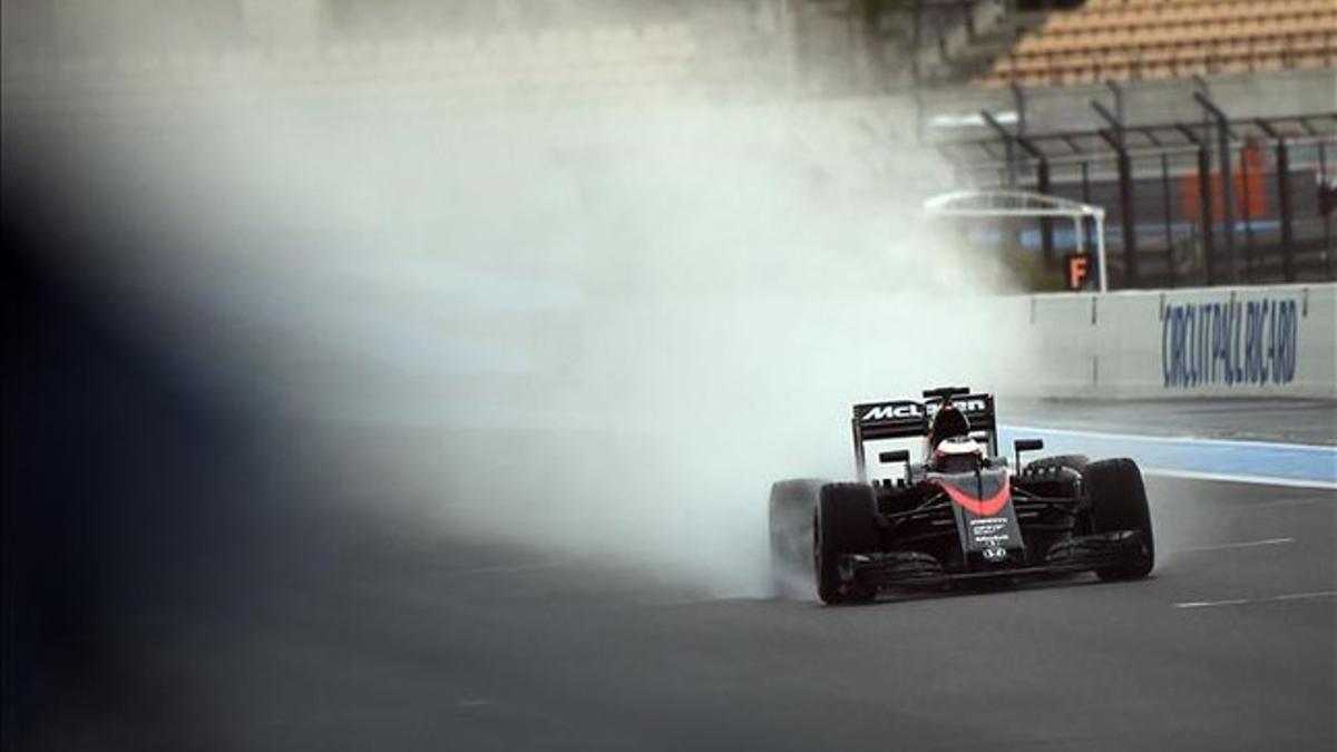 Stoffel Vandoorne, con McLaren en los test de Pirelli en Paul Ricard