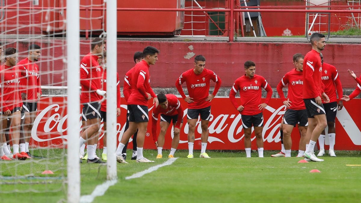 Los jugadores rojiblancos en un entrenamiento de esta semana