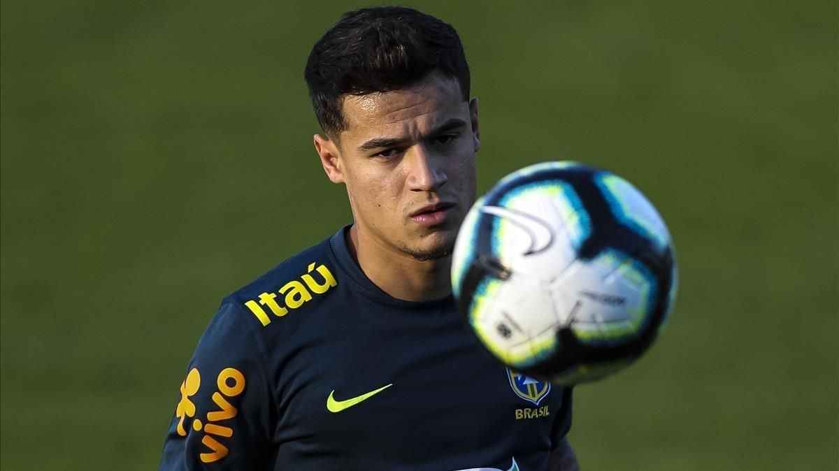 zentauroepp48388238 teresopolis  brazil   may 29  philippe coutinho looks at the190806201511