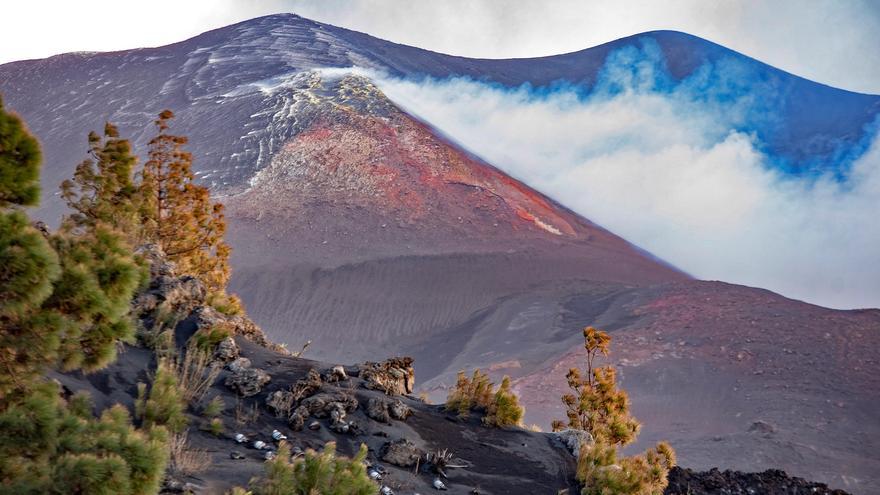 La erupción del Cumbre Vieja sufre una breve reactivación en el día en el que se convierte en la más larga de La Palma