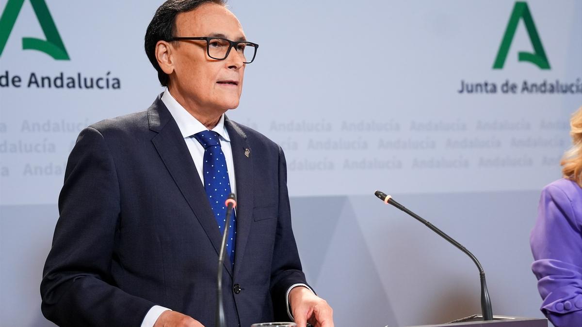 El consejero de Universidad, Investigación e Innovación de la Junta de Andalucía, José Carlos Gómez Villamandos, tras la reunión del Consejo de Gobierno.