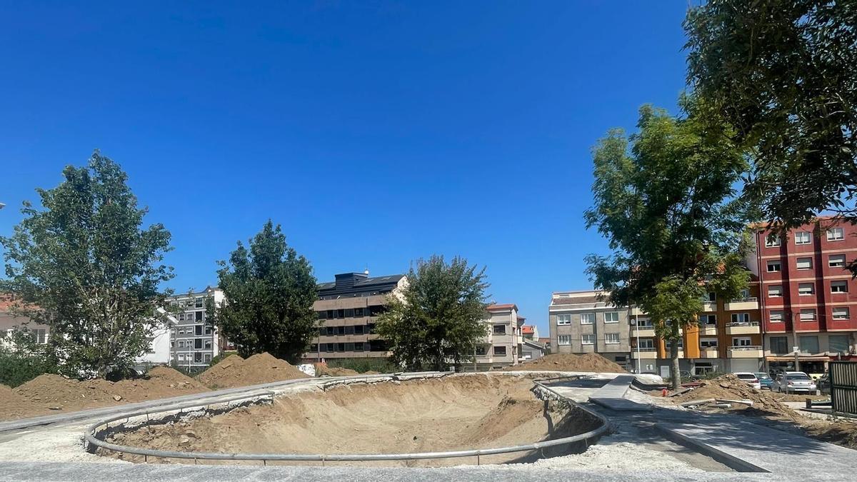 El hueco para el bowl que forma parte del skatepark del parque.
