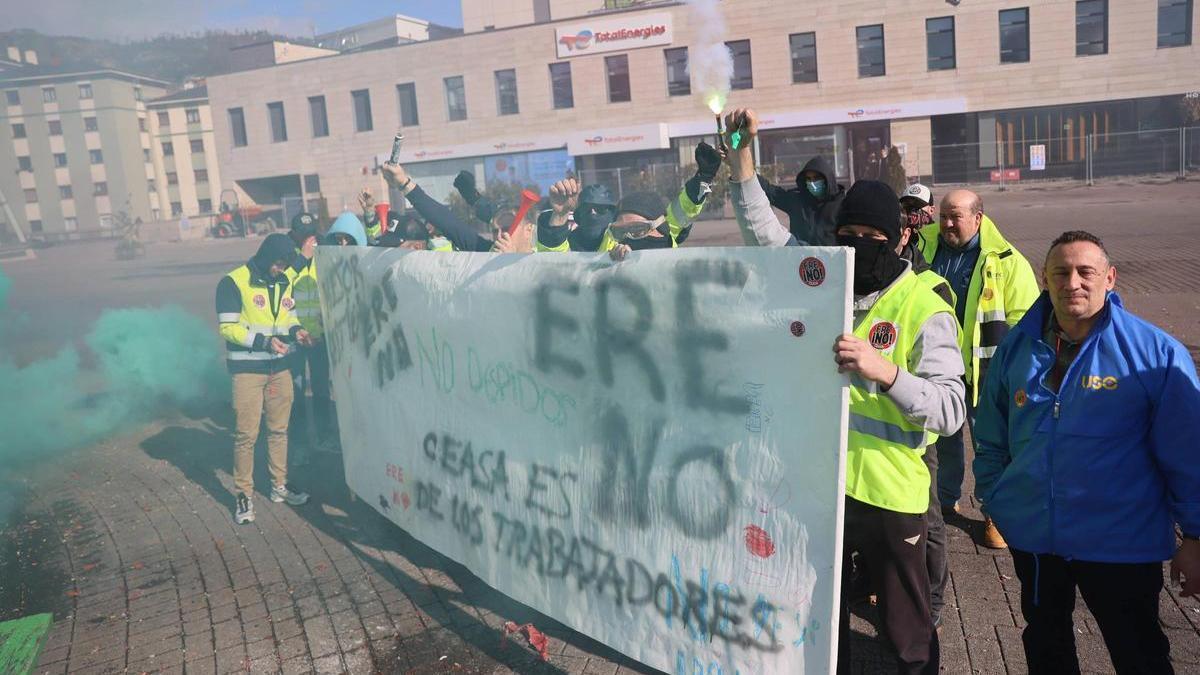 Acuerdo en el ERE de Ence en Navia: 40 recolocaciones y 44 salidas sin ...