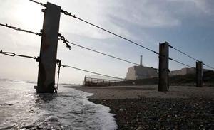 La central nuclear de Hamaoka vista des de la vora del mar a Omaezaki, prefectura de Shizuoka, Japó.