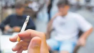 Más microplásticos en los pulmones por fumar