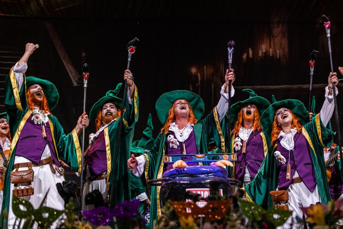 Los brujos de 'Los arbadacarba', en escena.