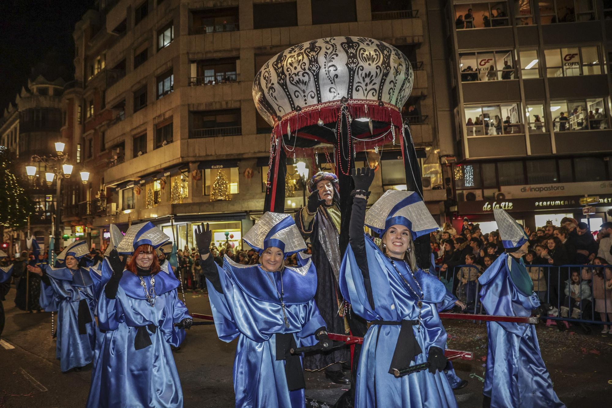 En imágenes: Así fue la multitudinaria cabalgata de Oviedo