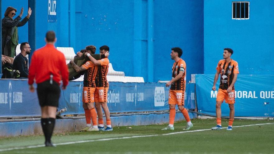 El Antequera CF cae en el descuento ante el Alcoyano (2-1)