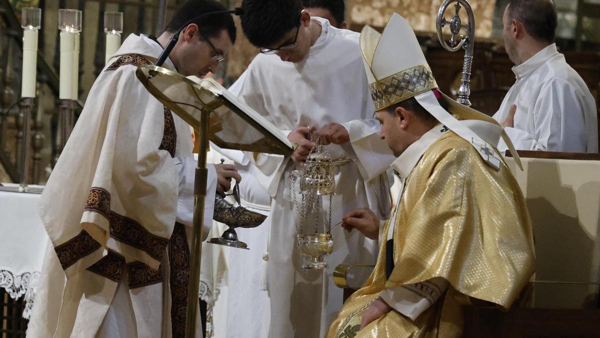 Monseñor Francisco Prieto celebra su primer Lavatorio de pies como arzobispo de Santiago