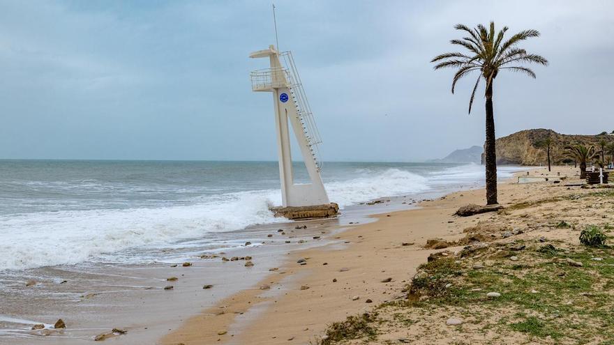 El temporal deja destrozos en varias playas de La Vila Joiosa