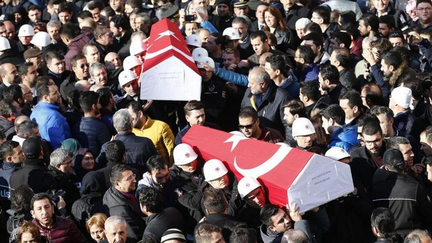 Turquía promete venganza tras una masacre de Estambul que atribuye a terroristas kurdos