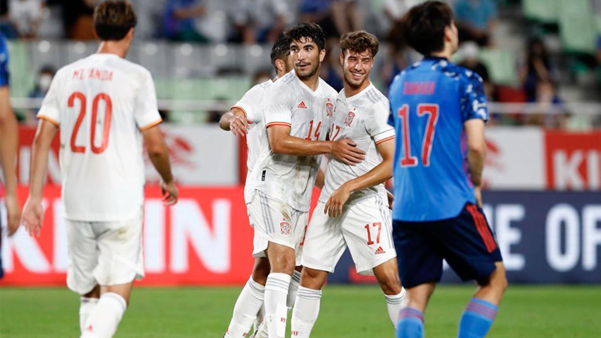 Soler y Puado, tras el gol del primero a Japón en un amistoso