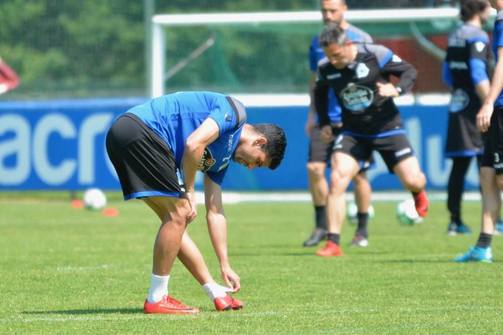 Penúltimo entrenamiento de la plantilla blanquiazul antes de viajar a Mestalla para cerrar la temporada 2017-18.