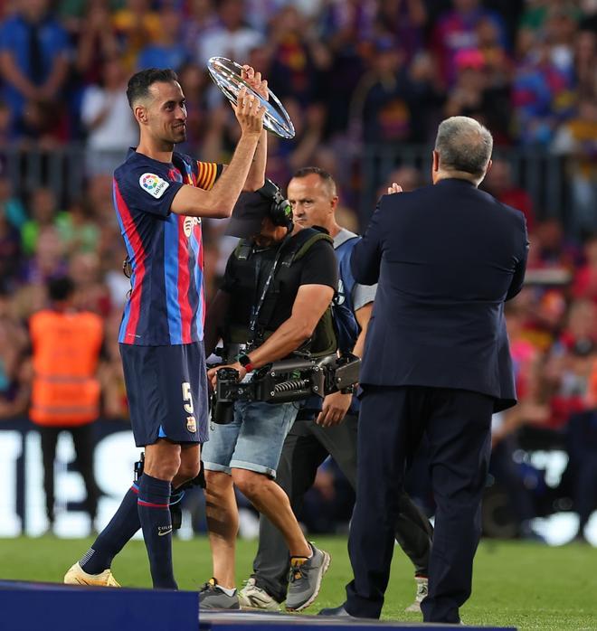 Las imágenes de la despedida de Jordi Alba, Busquets... ¡y el Camp Nou!