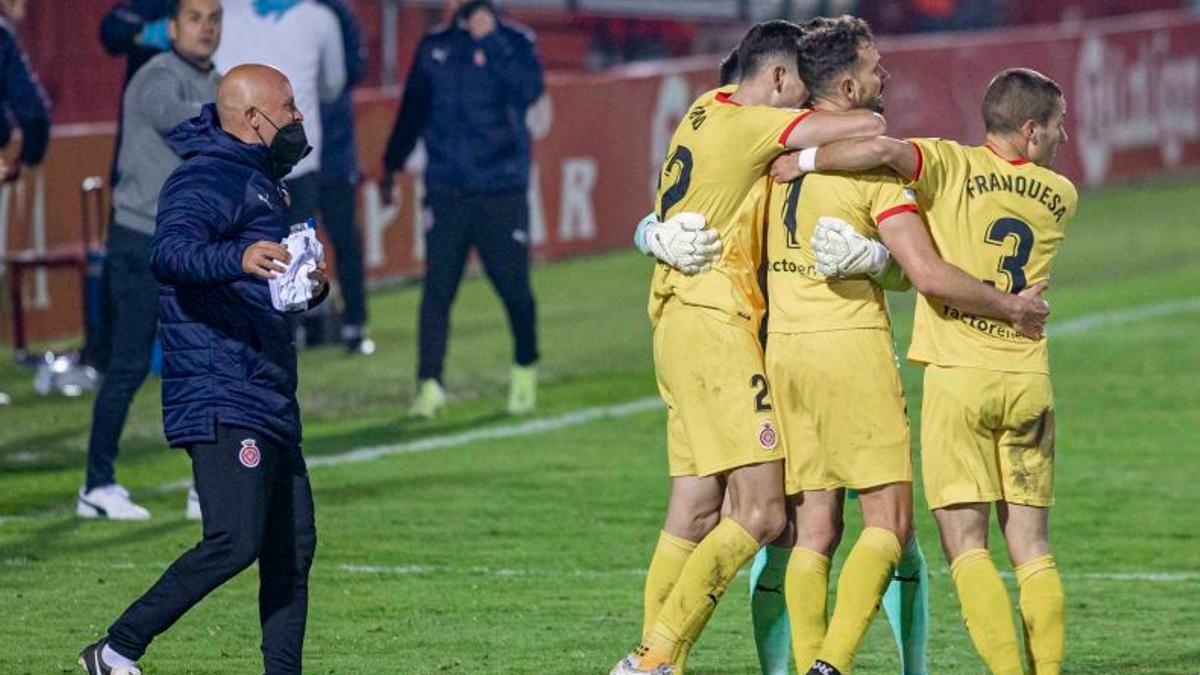 El Girona celebra uno de los dos goles de Stuani al Mirandés