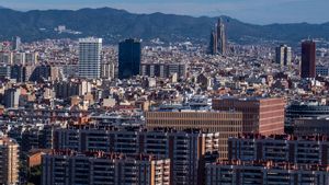 Fons i promotores preparen la venda de més de 30.000 vivendes de lloguer a Espanya per 5.000 milions d’euros Fons i promotores preparen la venda de més de 30.000 vivendes de lloguer a Espanya per 5.000 milions d’euros